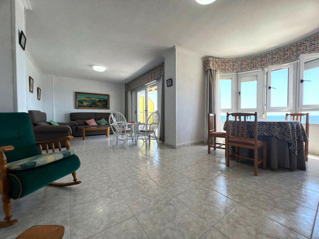 Middle Floor Apartment Playa de los Locos Alicante - image 3