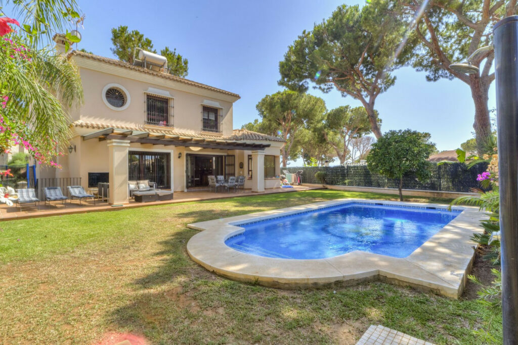 Detached Villa Las Chapas Málaga - image 7