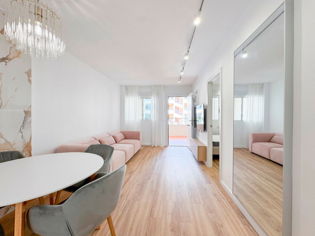Middle Floor Apartment Los Altos Alicante - image 3