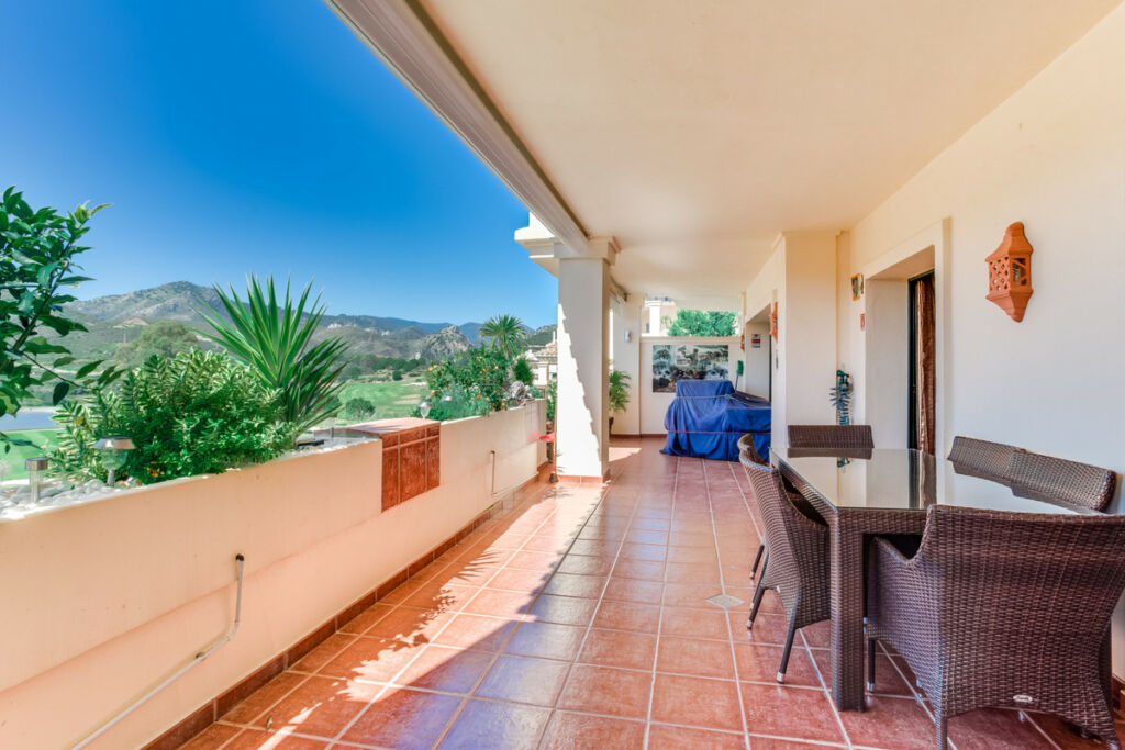 Middle Floor Apartment Benahavís Málaga - image 3