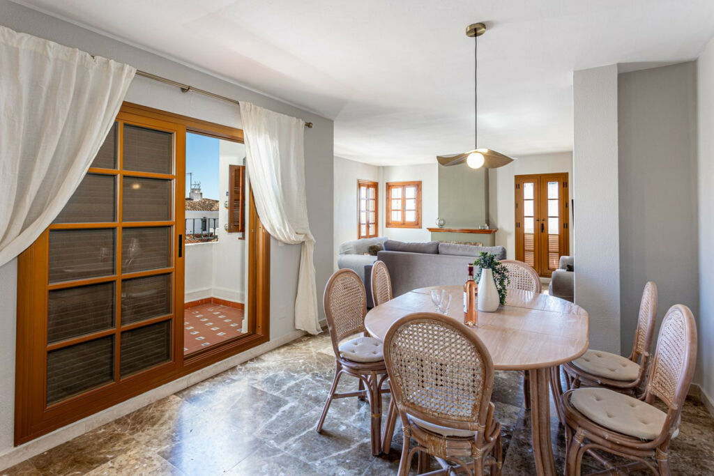 Top Floor Apartment Estepona Málaga - image 3