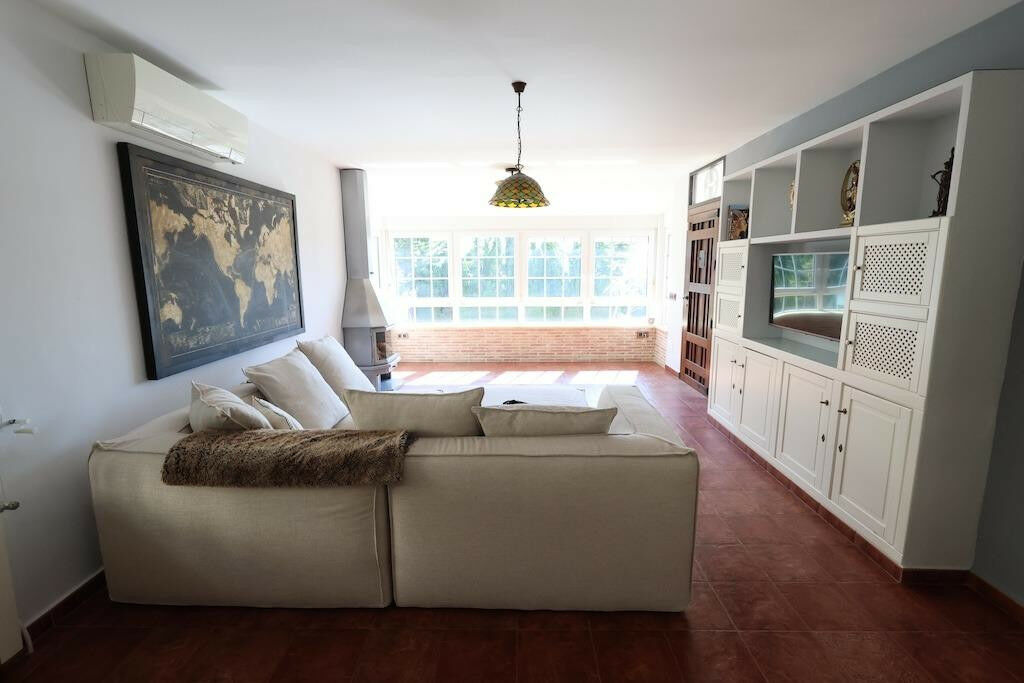 Detached Villa Villamartin Alicante - image 3