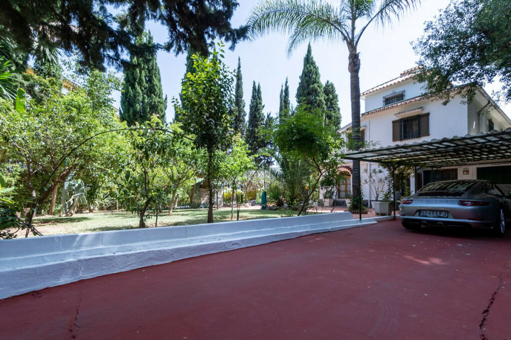 Detached Villa Marbella Málaga - image 3