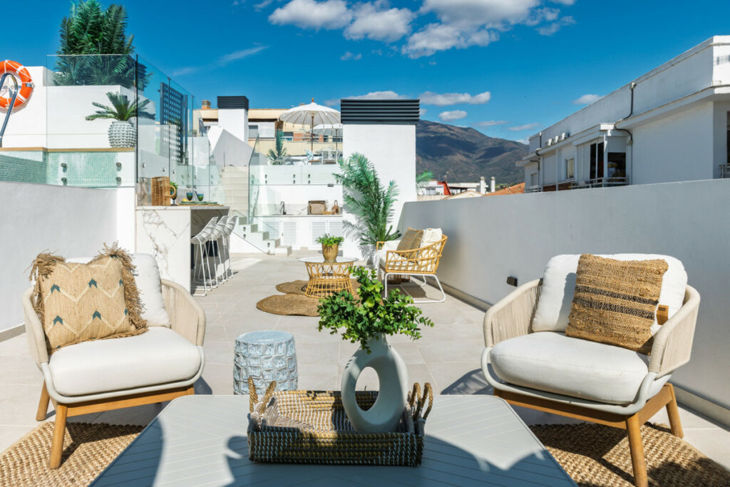 Middle Floor Apartment Estepona Málaga - image 3