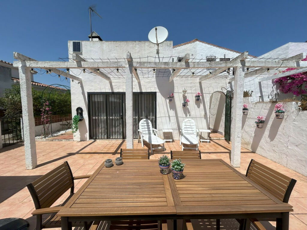 Townhouse La Duquesa Málaga - image 3
