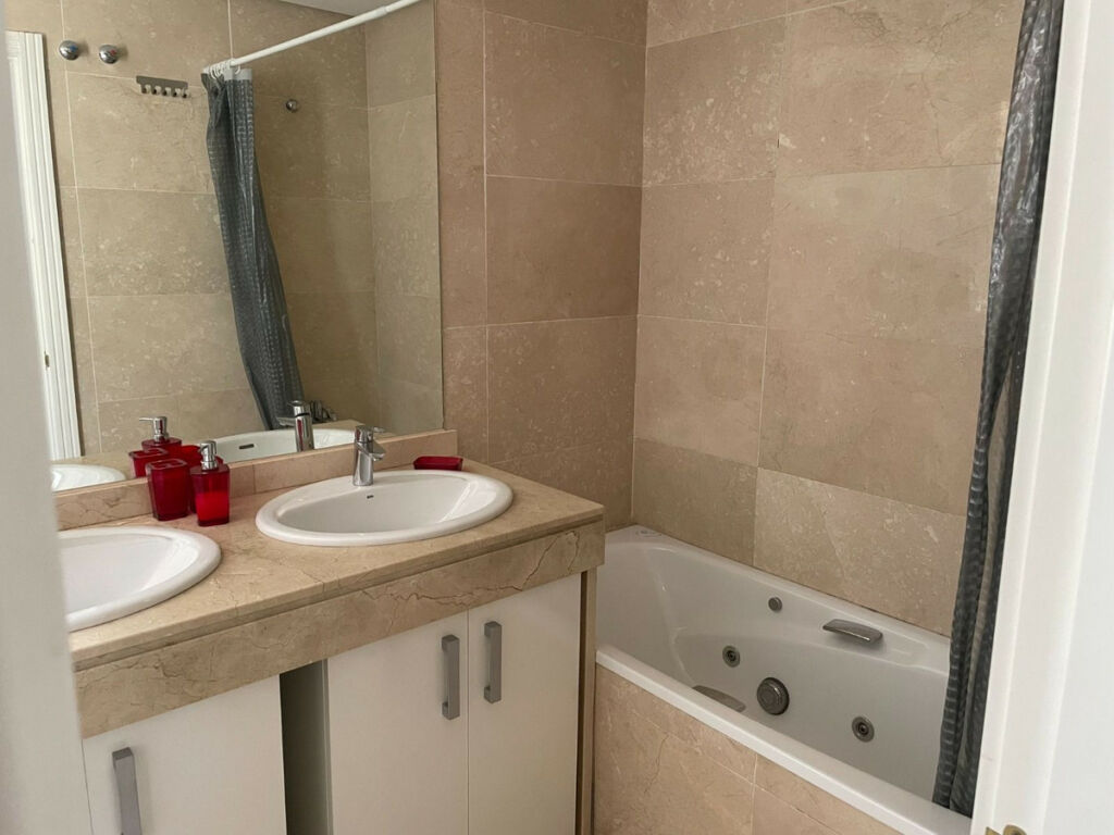 Ground Floor Apartment La Alcaidesa Cádiz - image 3
