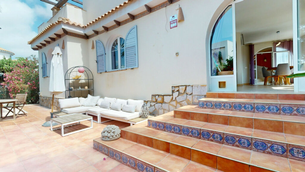 Detached Villa La Zenia Alicante - image 3