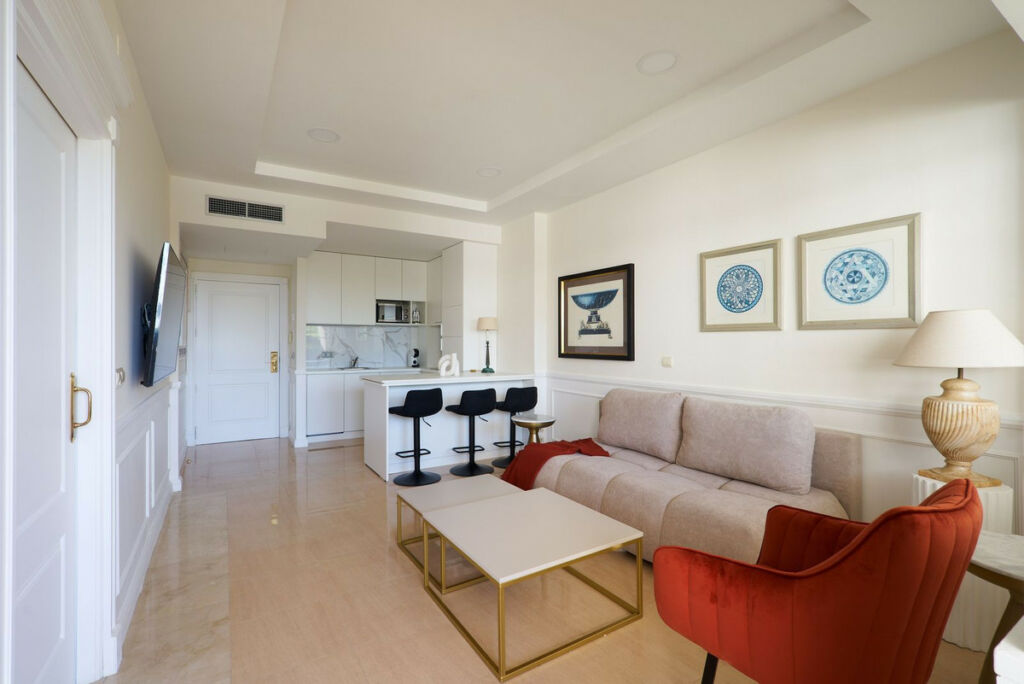 Middle Floor Apartment The Golden Mile Málaga - image 4