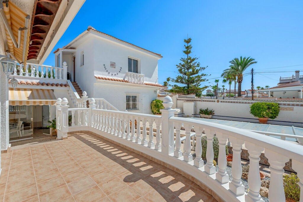 Detached Villa Ciudad Quesada Alicante - image 3