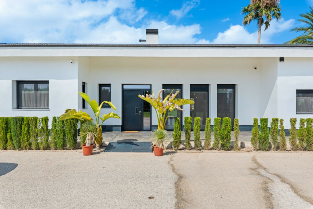 Detached Villa Elche Alicante - image 3