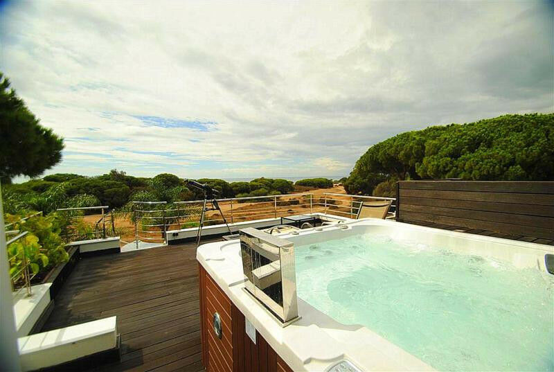 Detached Villa Cabopino Málaga - image 3