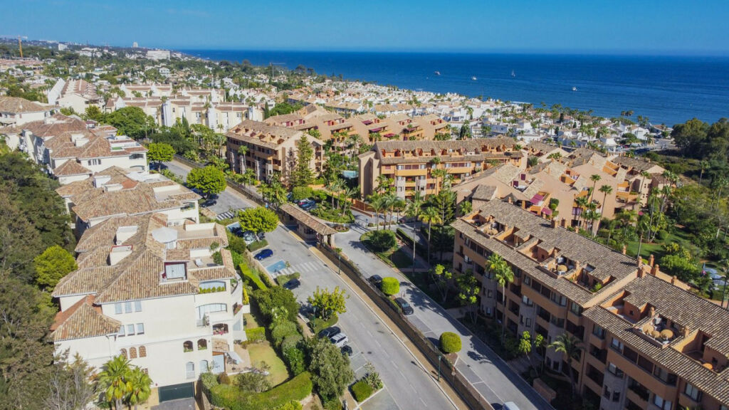 Penthouse Duplex Bahía de Marbella Málaga - image 3