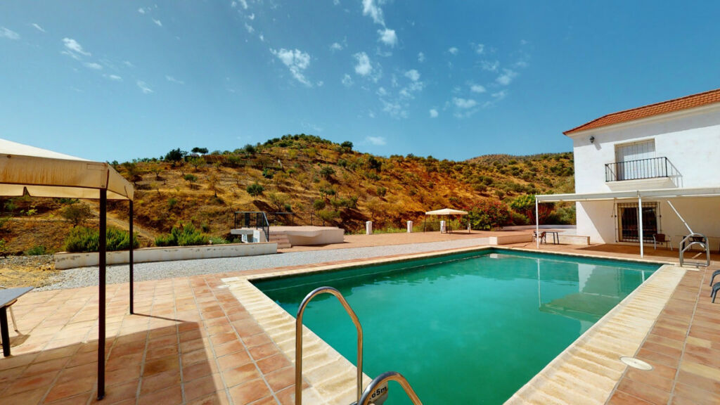 Detached Villa Macharaviaya Málaga - image 3