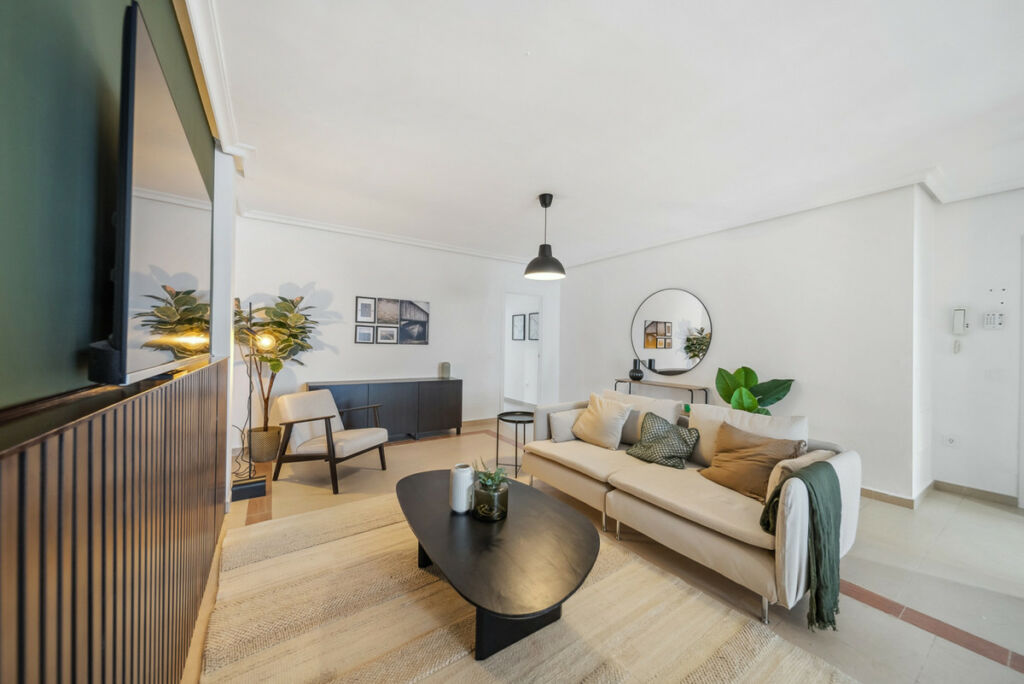 Middle Floor Apartment Nueva Andalucía Málaga - image 3
