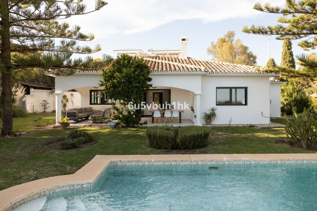 Detached Villa La Quinta Málaga - image 3