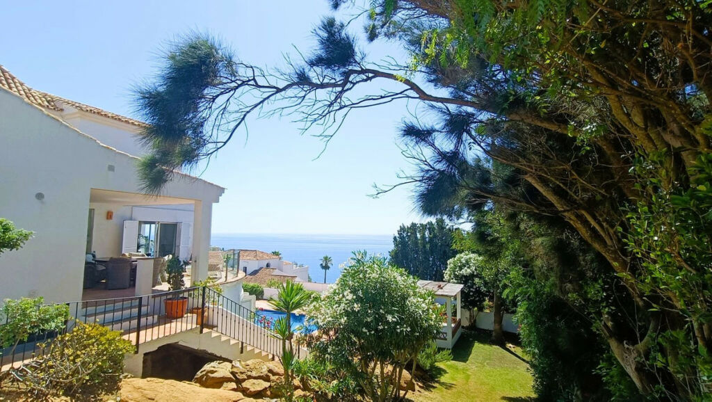 Detached Villa Manilva Málaga - image 3