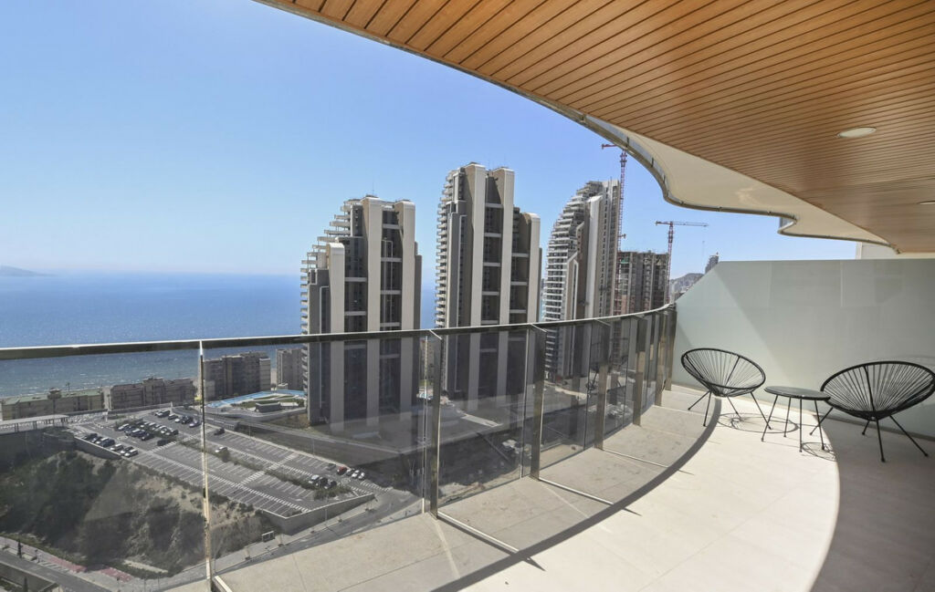 Middle Floor Apartment Benidorm Alicante - image 3