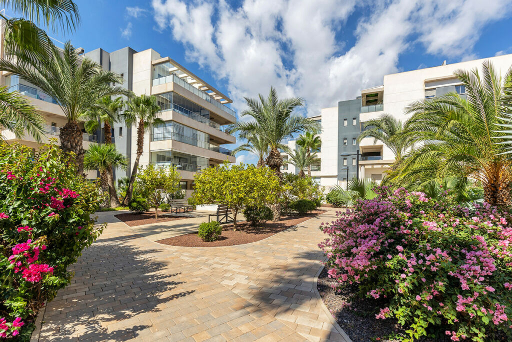 Middle Floor Apartment Villamartin Alicante