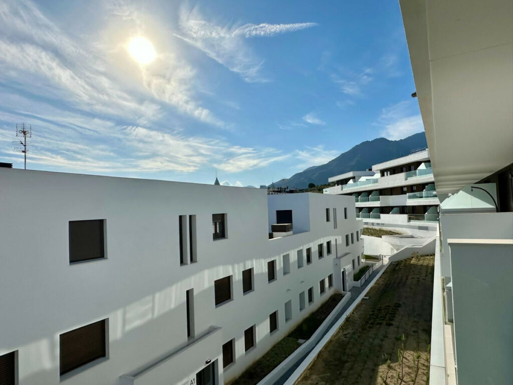 Middle Floor Apartment Estepona Málaga - image 15