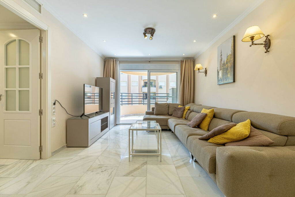 Middle Floor Apartment Marbella Málaga - image 3