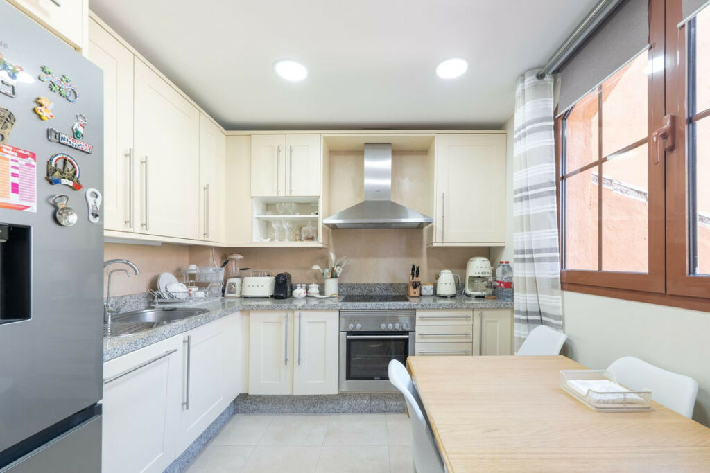 Middle Floor Apartment Benahavís Málaga - image 3