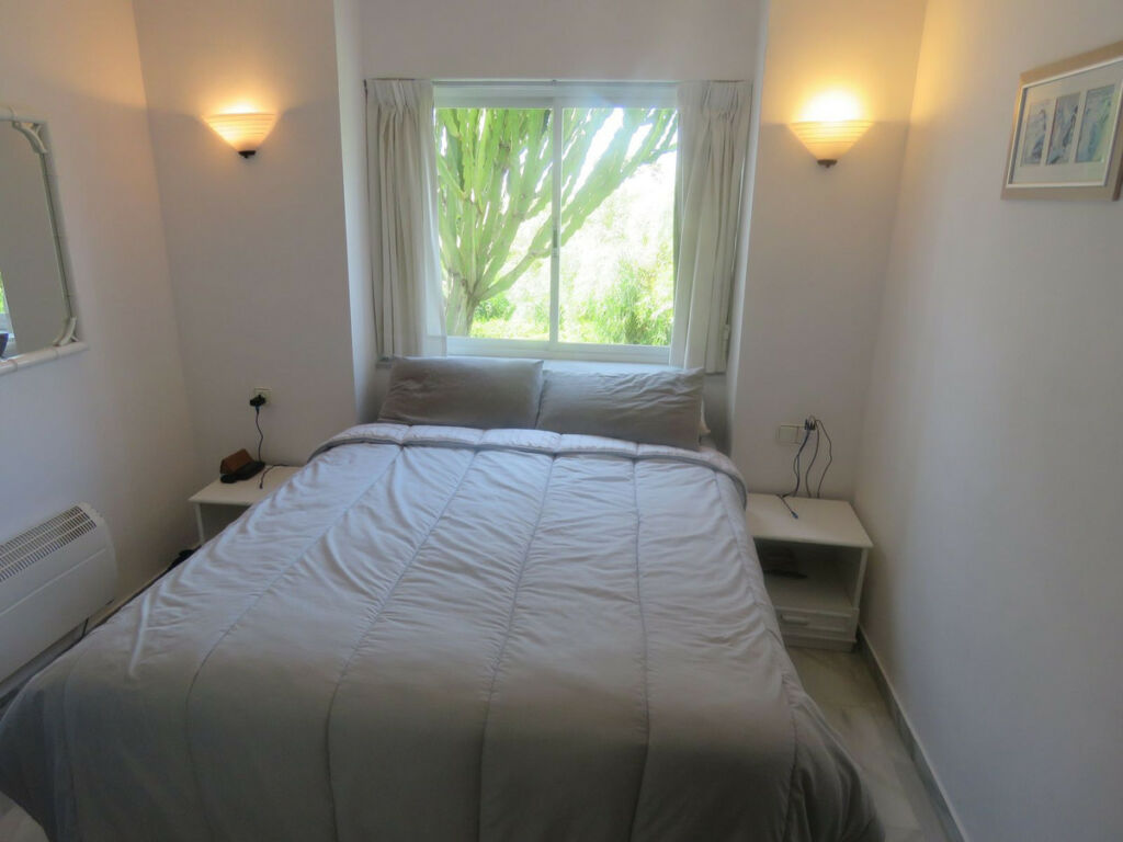 Ground Floor Apartment Calahonda Málaga - image 3