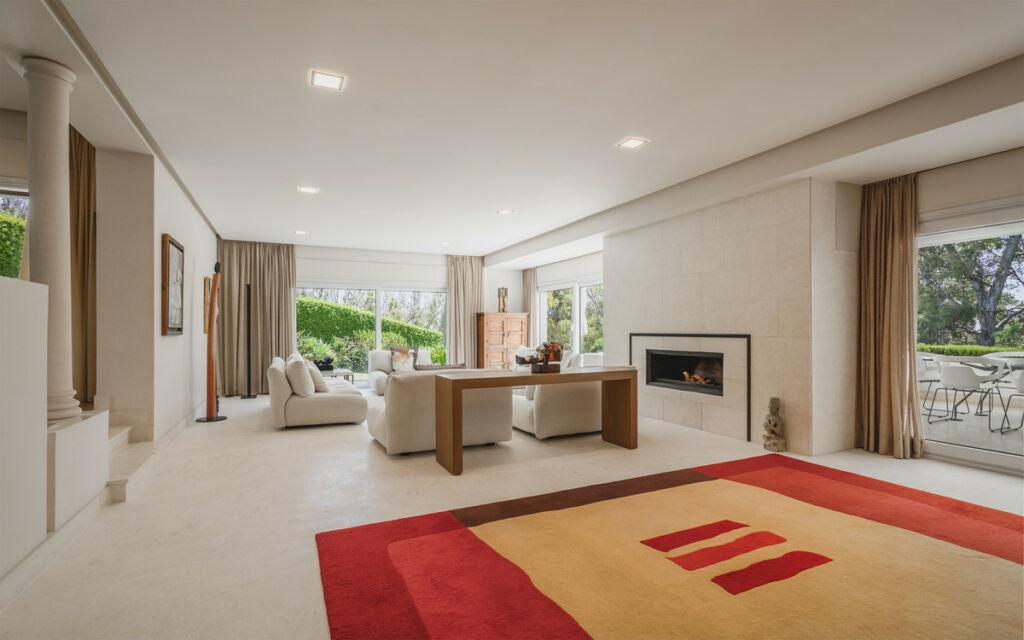 Detached Villa Nueva Andalucía Málaga - image 3
