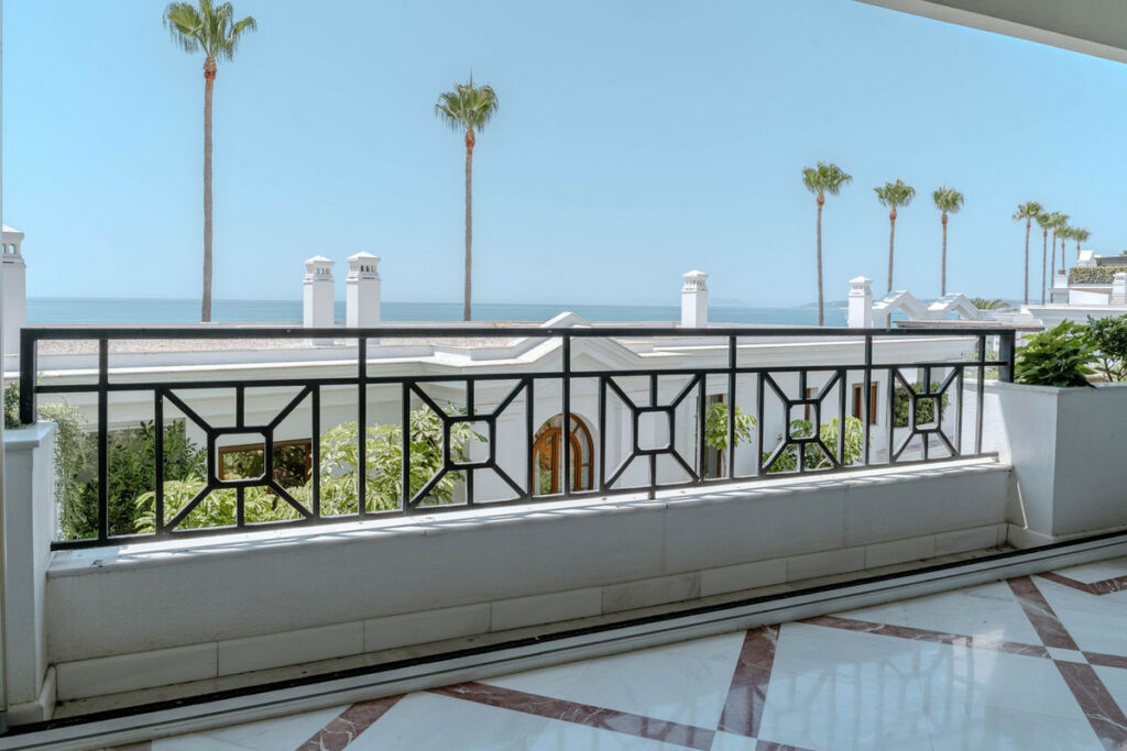 Ground Floor Apartment Estepona Málaga - image 3