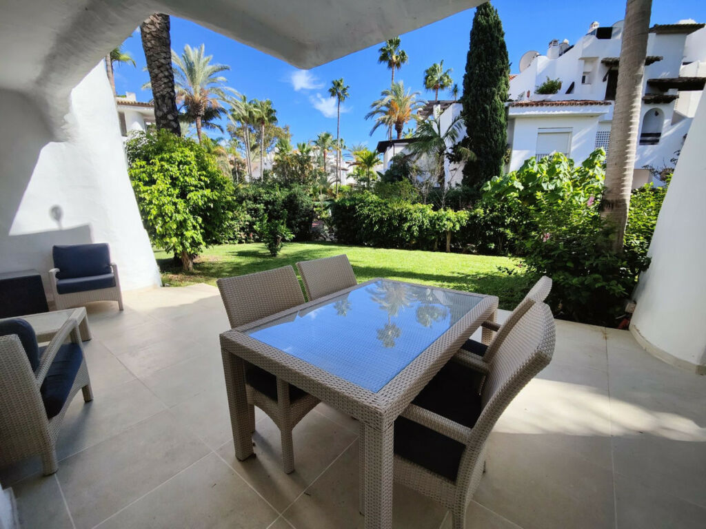 Ground Floor Apartment Puerto Banús Málaga - image 3