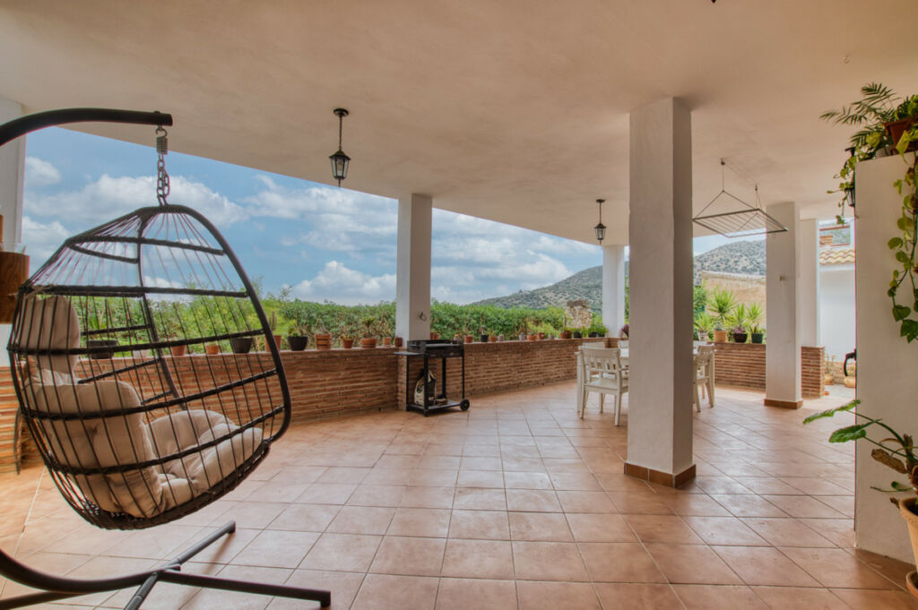 Detached Villa Periana Málaga - image 4