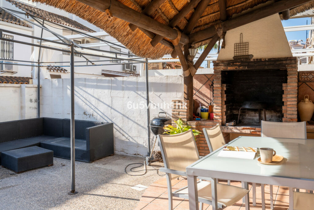 Semi-Detached House El Coto Málaga - image 3