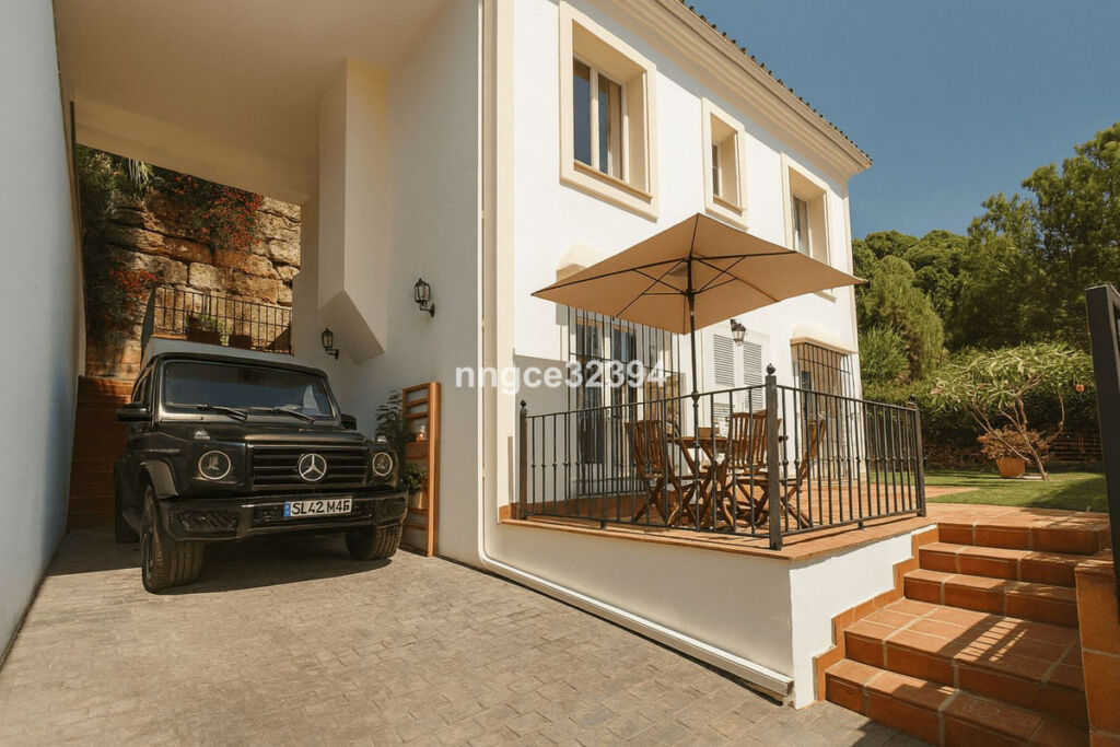 Detached Villa Nagüeles Málaga - image 3