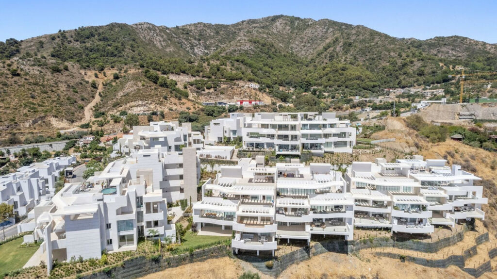 Middle Floor Apartment Marbella Málaga - image 3