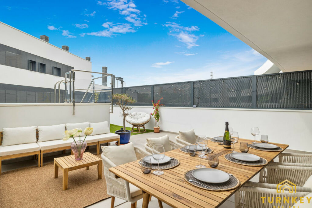 Middle Floor Apartment Estepona Málaga - image 3
