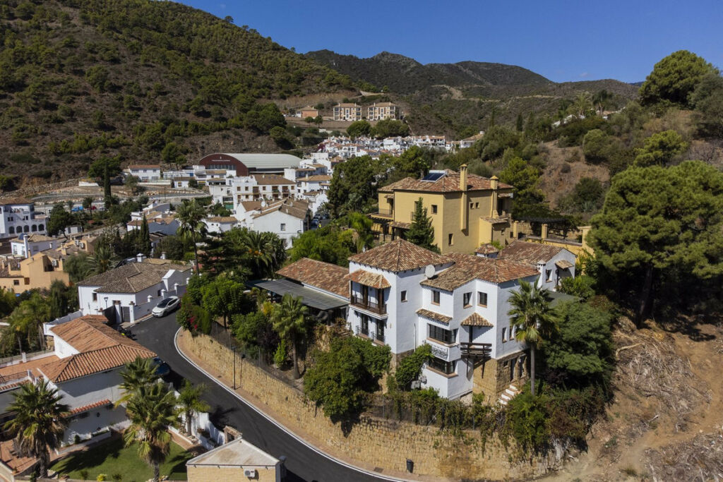Detached Villa Benahavís Málaga - image 6