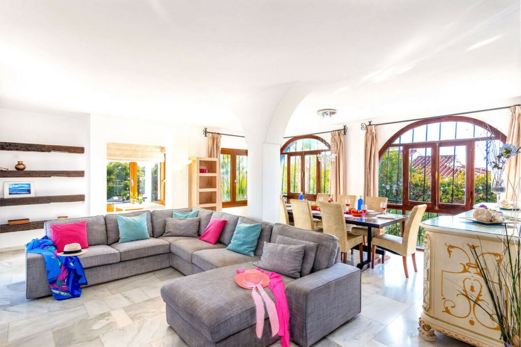 Detached Villa El Rosario Málaga - image 3
