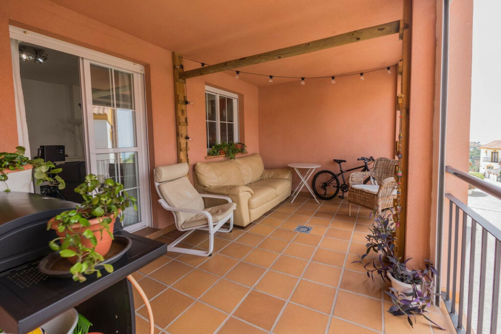 Middle Floor Apartment Benalmadena Málaga - image 3