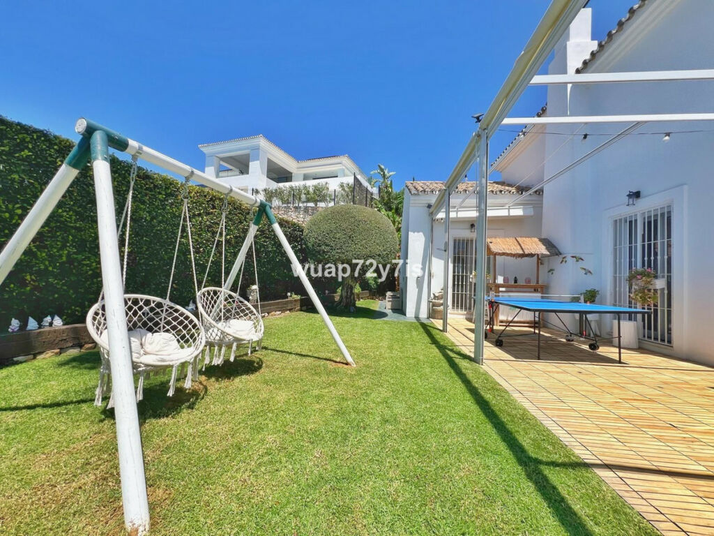 Detached Villa Istán Málaga - image 3