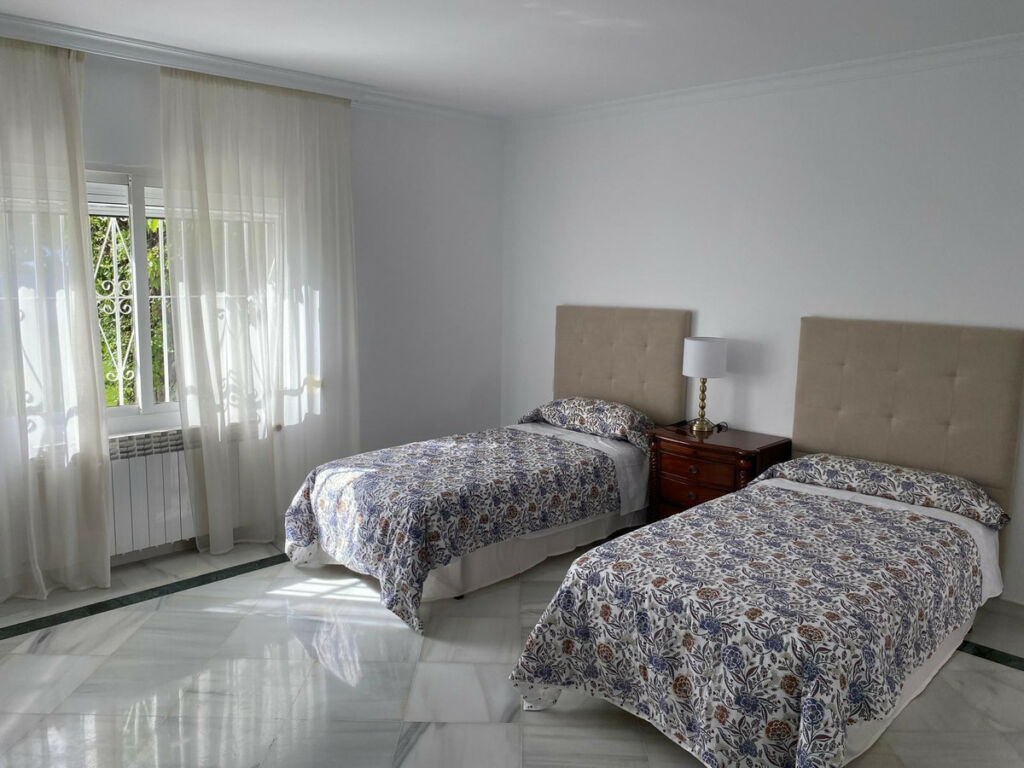 Detached Villa San Pedro de Alcántara Málaga - image 3