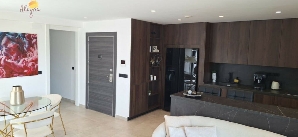 Middle Floor Apartment Torrevieja Alicante - image 3