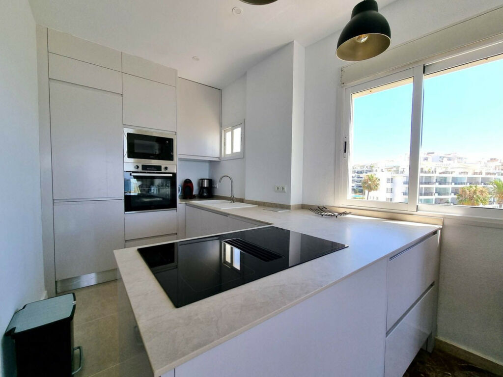 Middle Floor Apartment Calahonda Málaga - image 3