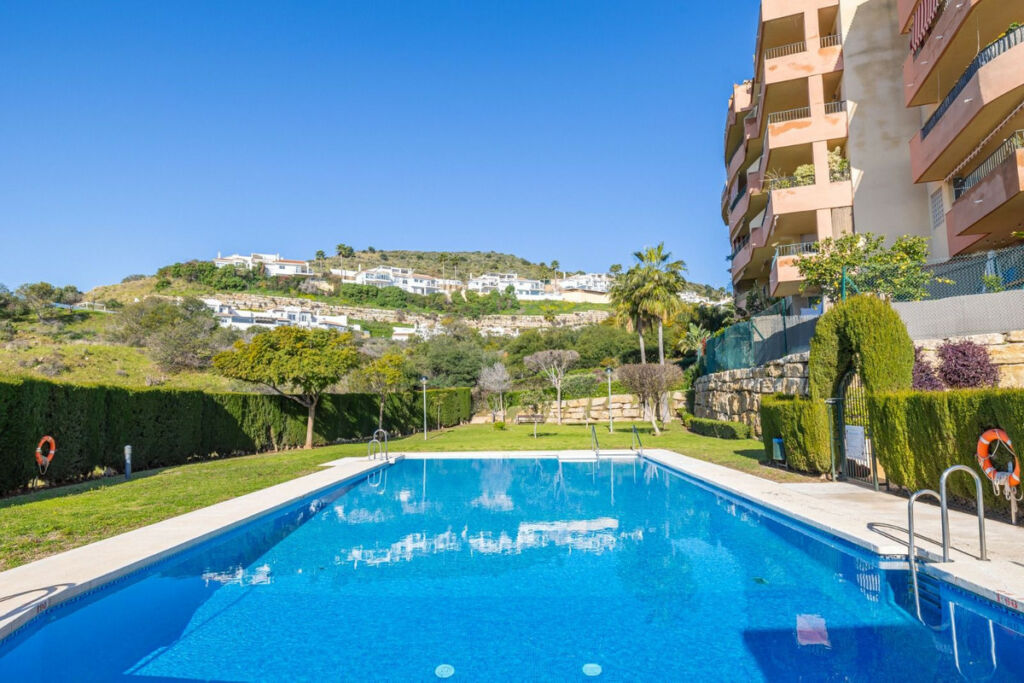 Middle Floor Apartment Riviera del Sol Málaga - image 3