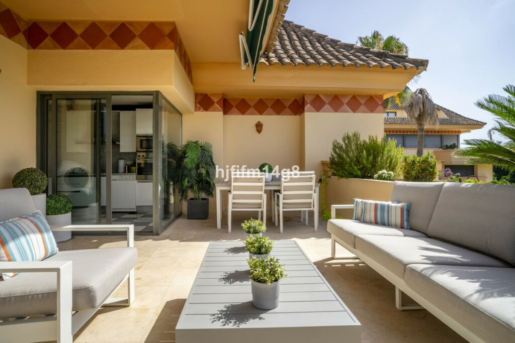 Penthouse Duplex Nueva Andalucía Málaga - image 3