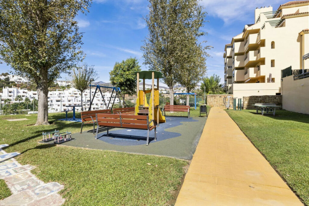 Penthouse Duplex Selwo Málaga - image 3