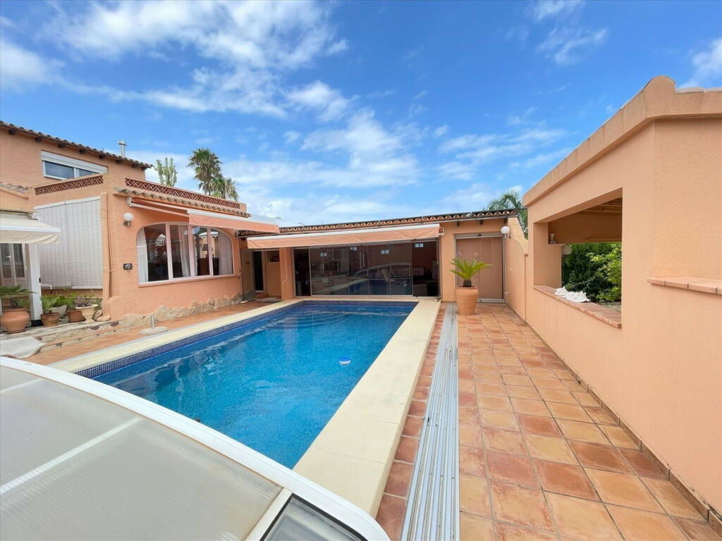 Detached Villa Moraira Alicante - image 2