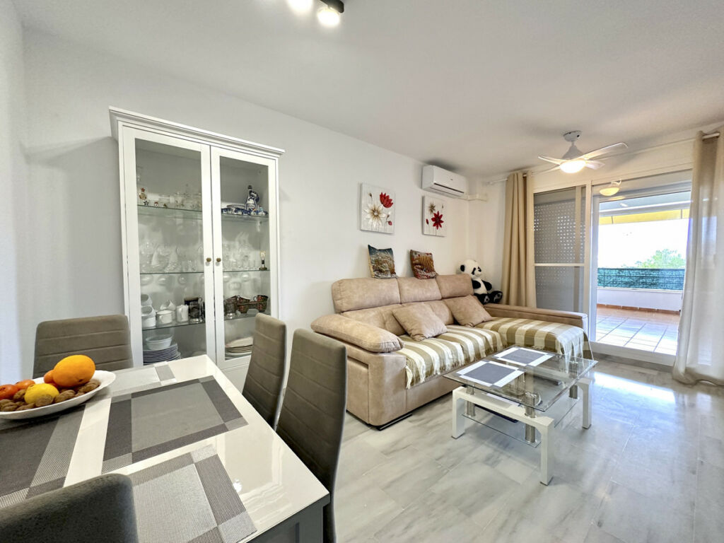 Middle Floor Apartment Doña Julia Málaga - image 3