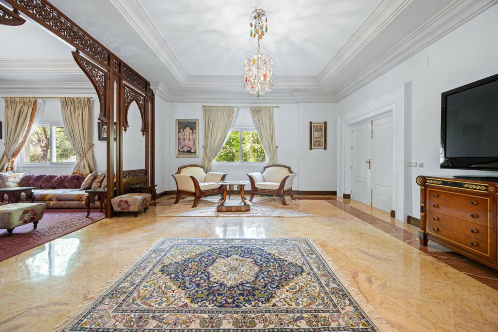 Detached Villa Nagüeles Málaga - image 4