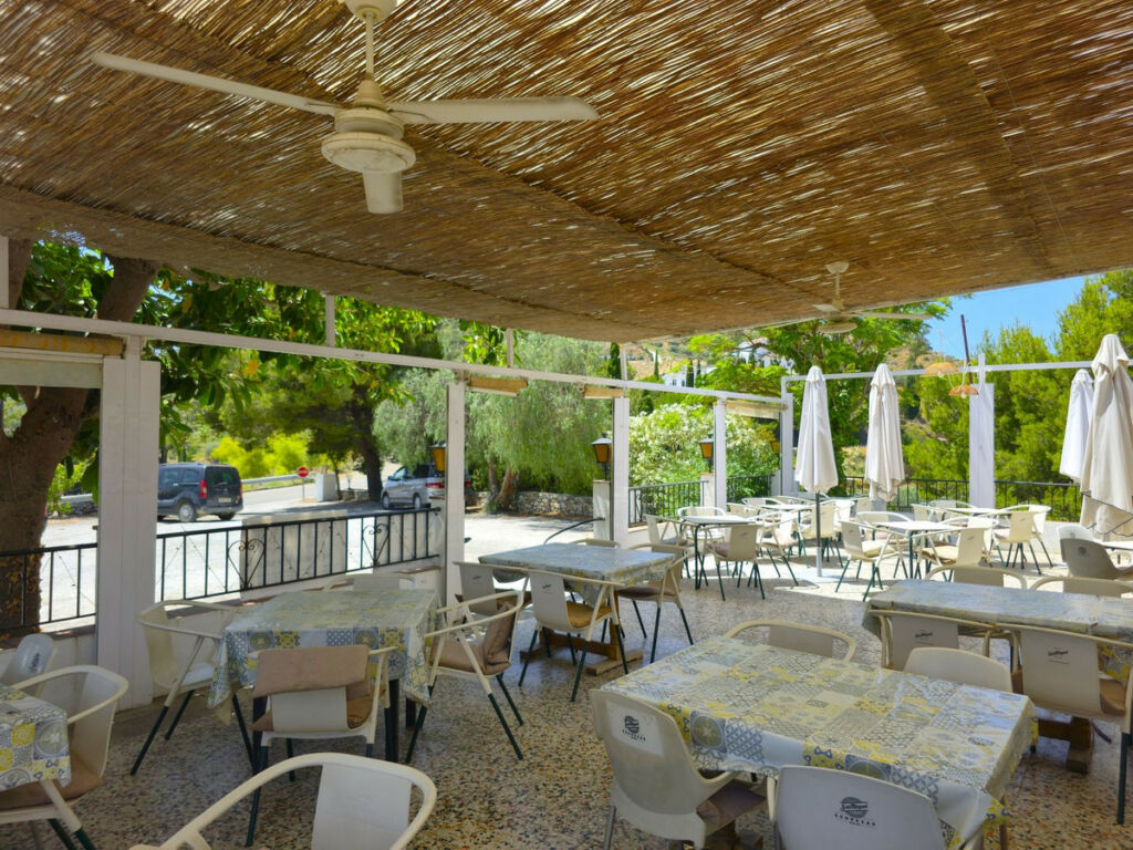 Detached Villa Cómpeta Málaga - image 3