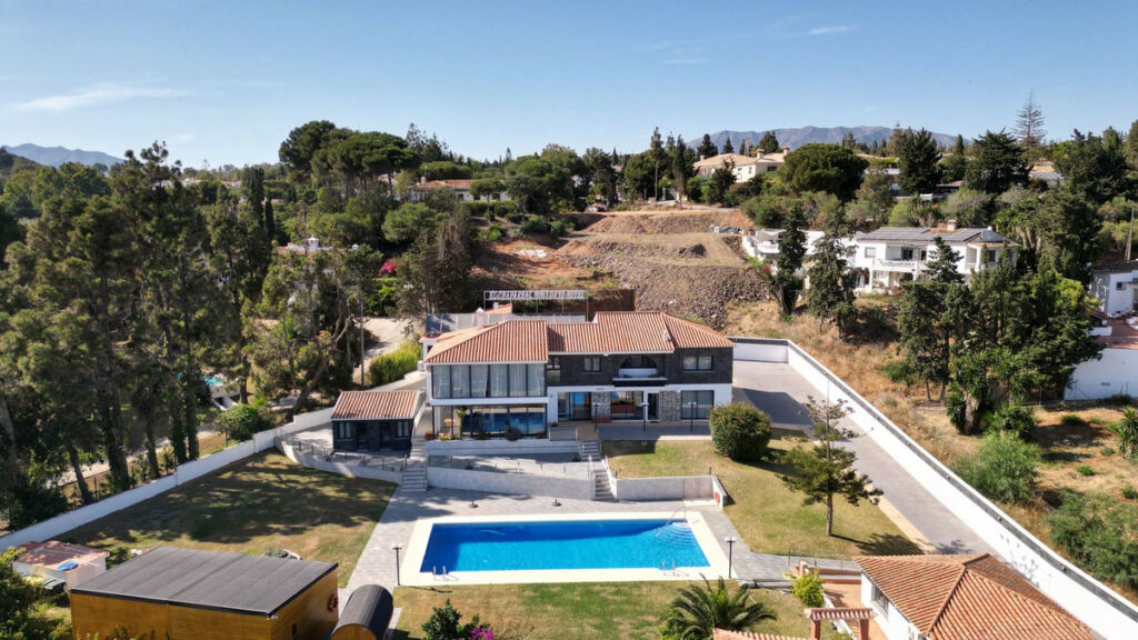 Detached Villa El Chaparral Málaga - image 3