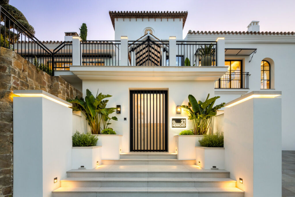 Detached Villa Benahavís Málaga - image 3
